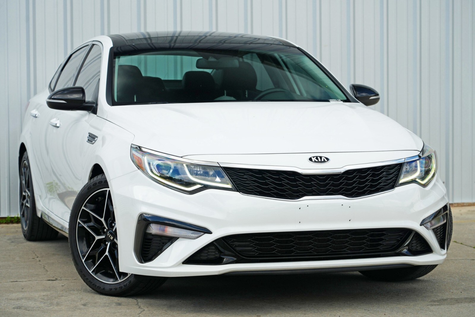 2020 Kia Optima SE photo 2