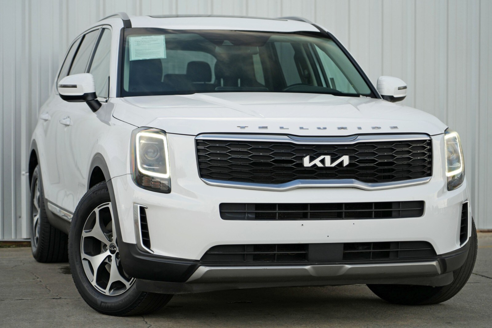 2022 Kia Telluride EX photo 2