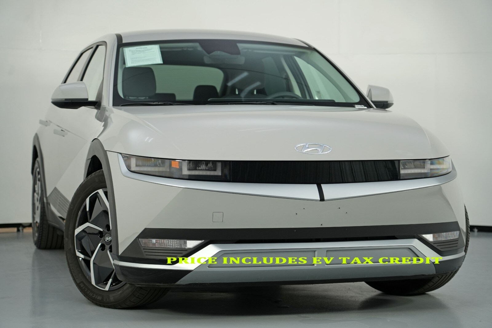 2022 Hyundai Ioniq 5 SE photo 2