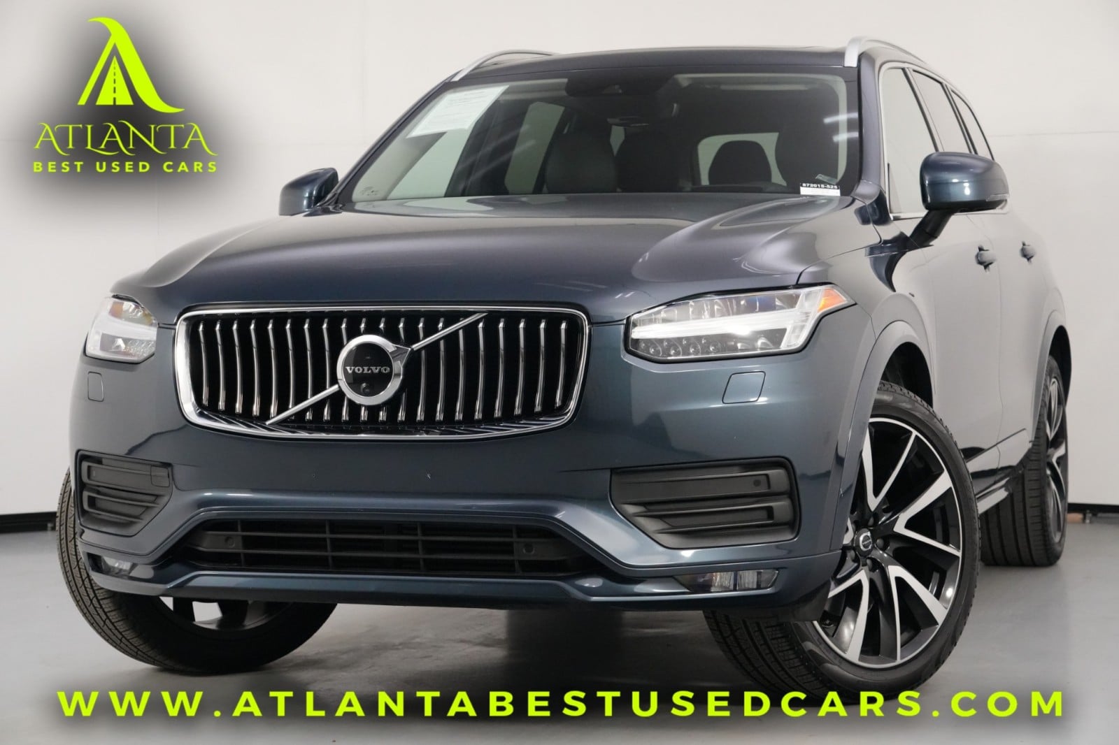 2022 Volvo XC90 Momentum's photo