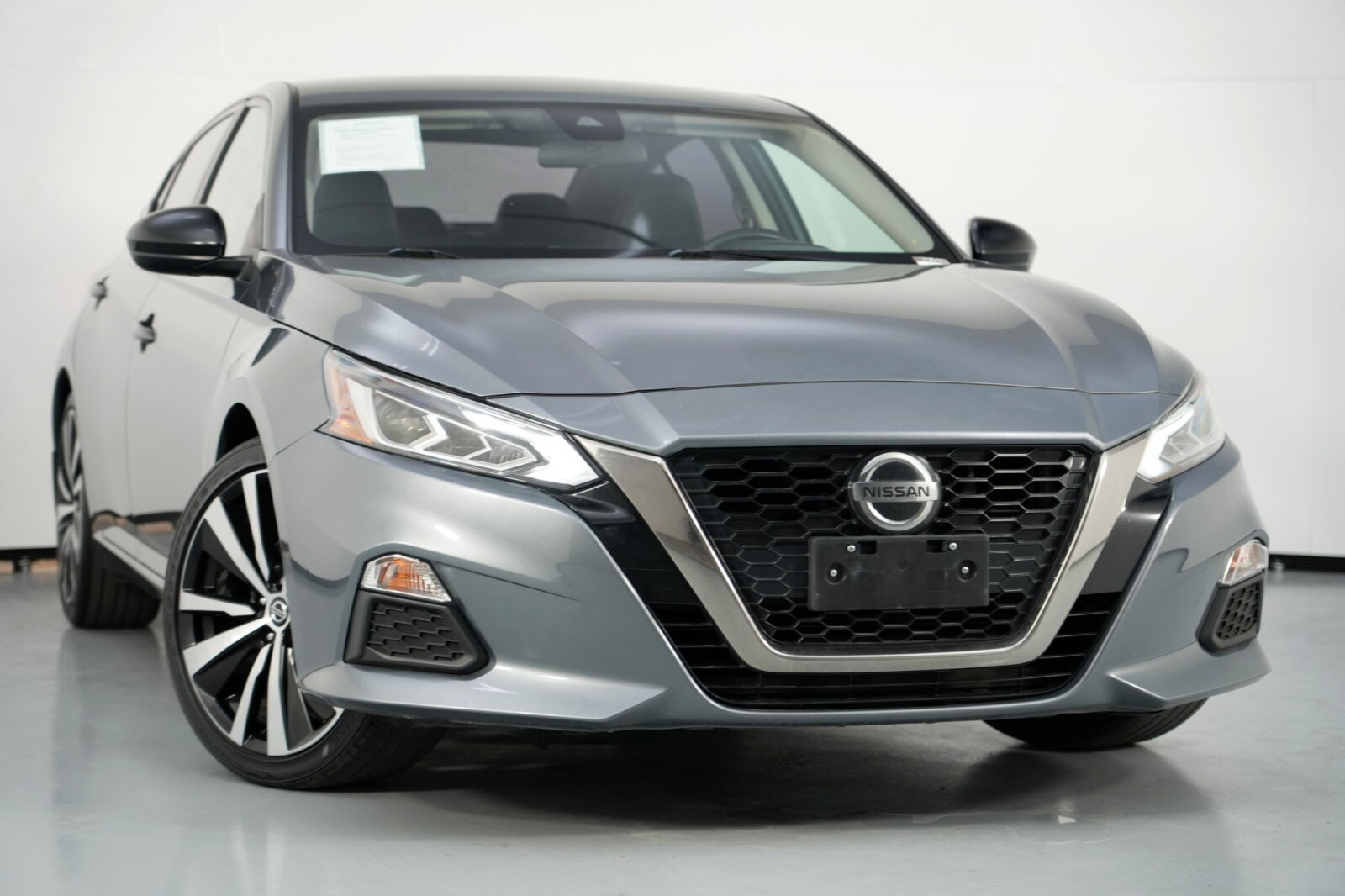 2020 Nissan Altima 2.5 SR photo 2