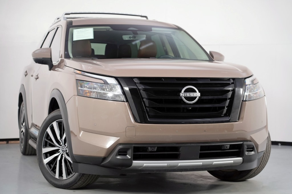 Used 2024 Nissan Pathfinder Platinum w/ Black Appearance Package SUV