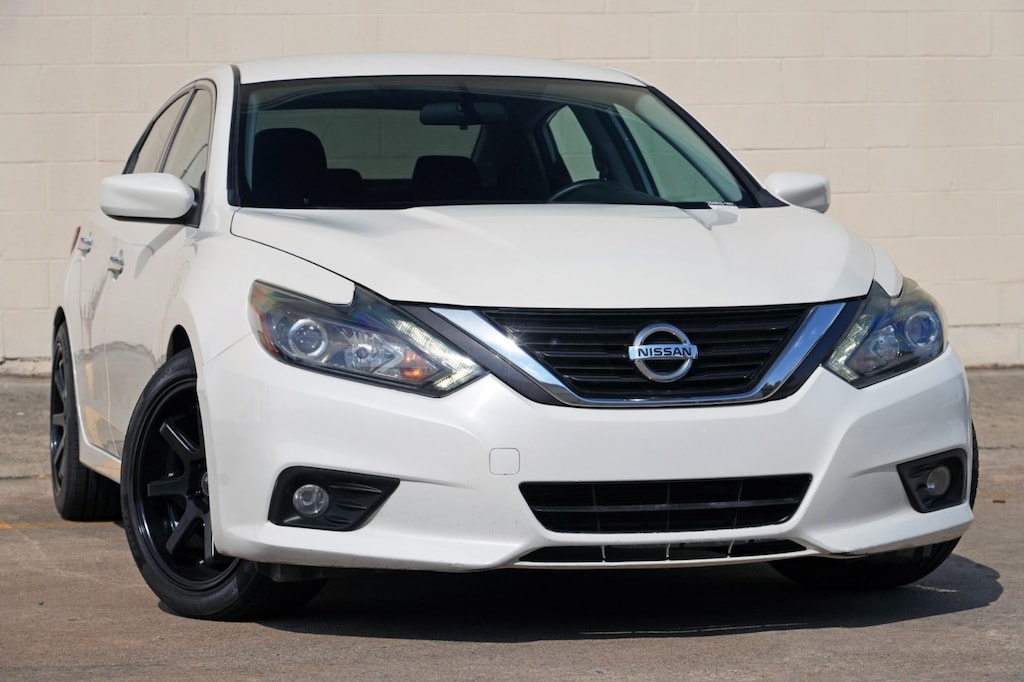 Used 2016 Nissan Altima 2.5 SR Sedan