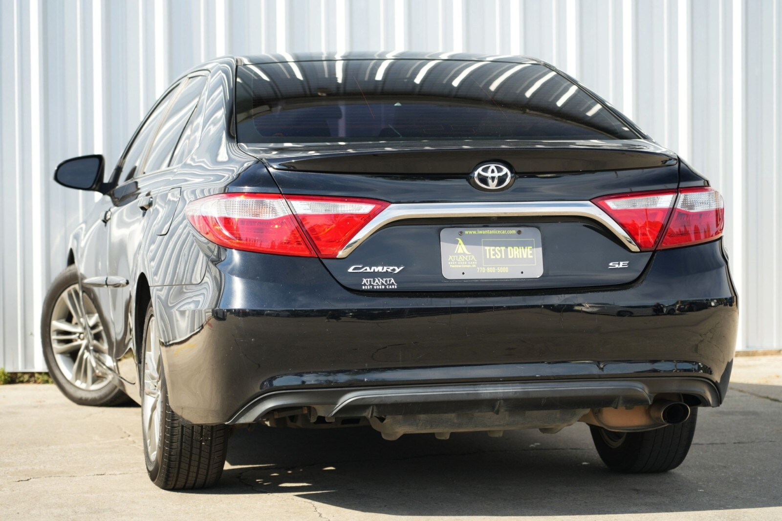 2016 Toyota Camry SE photo 3
