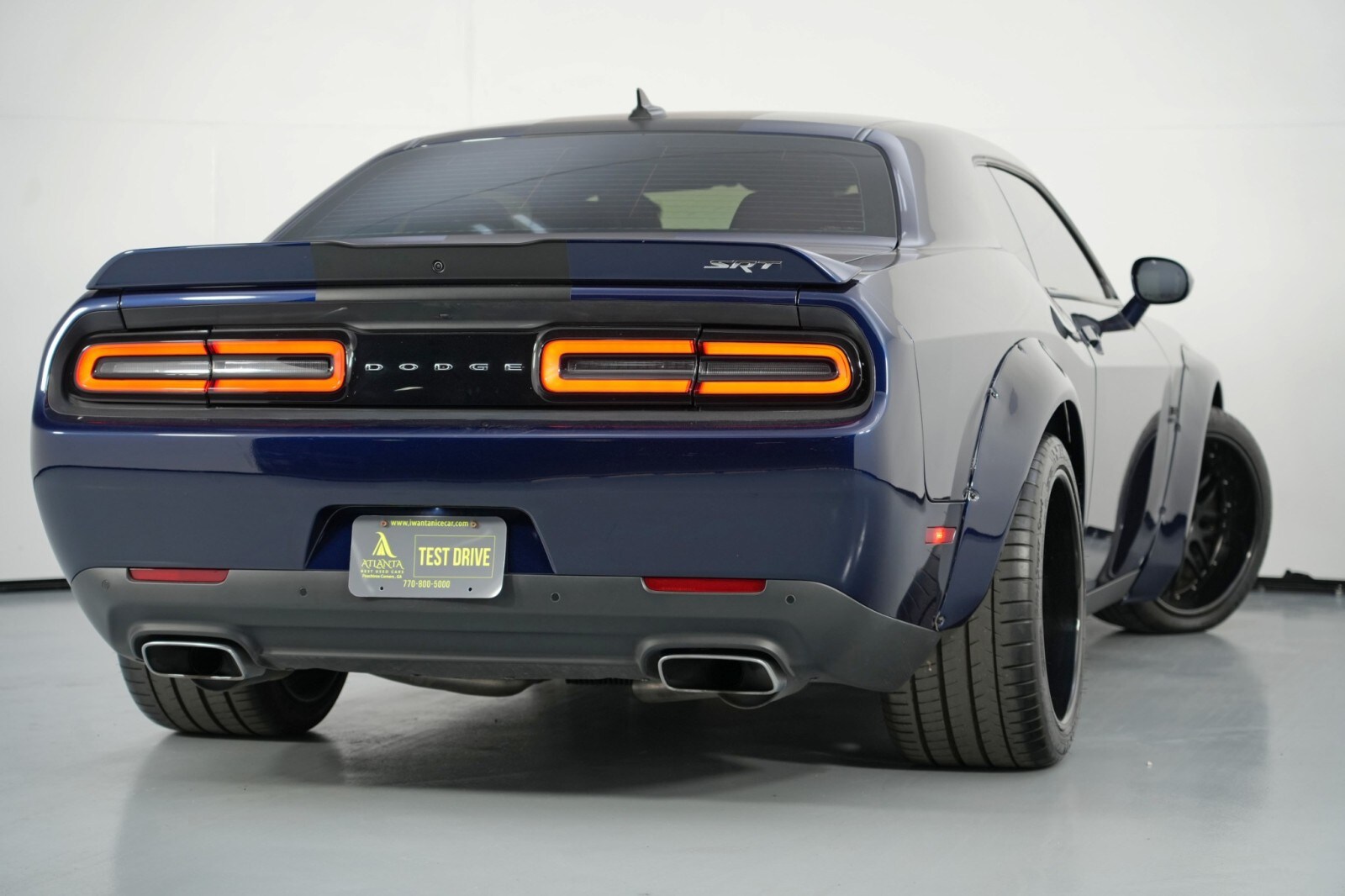 2016 Dodge Challenger SRT8 392 photo 2