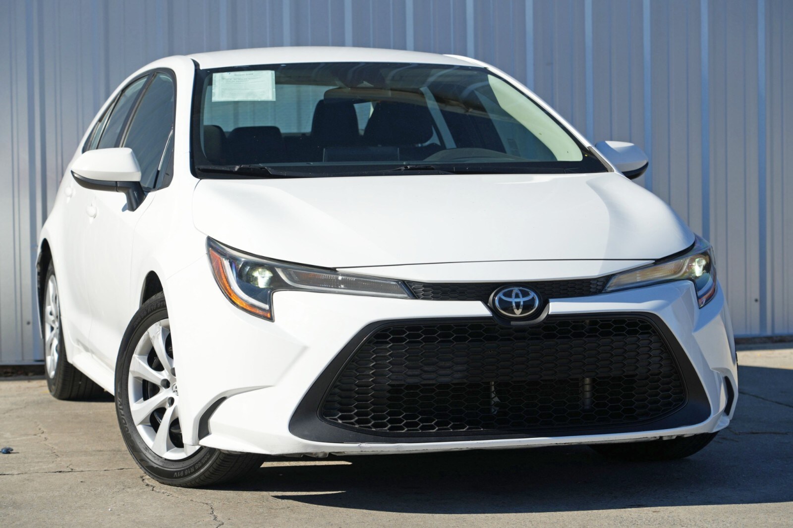 2021 Toyota Corolla LE photo 2