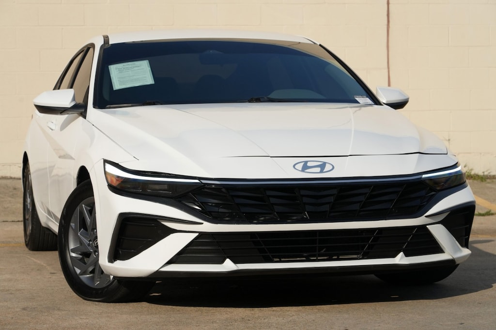Used 2025 Hyundai Elantra Hybrid Blue Sedan