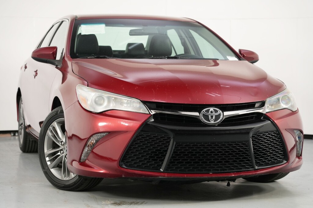 Used 2016 Toyota Camry SE Sedan