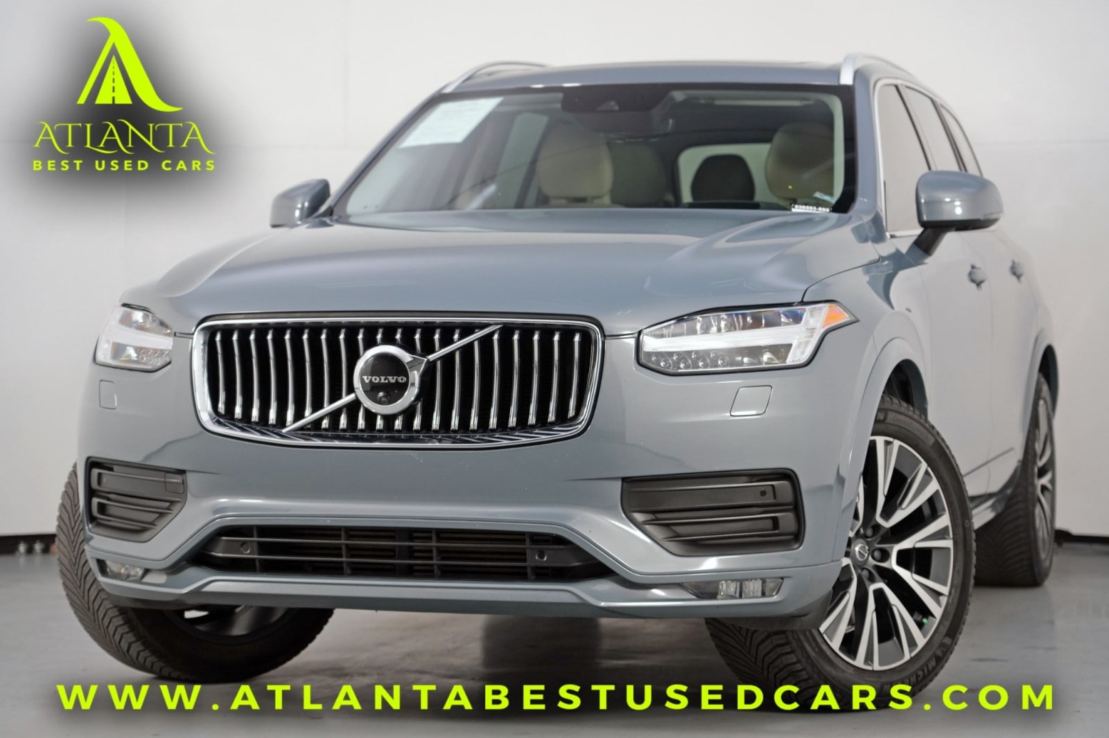 2020 Volvo XC90 Momentum's photo