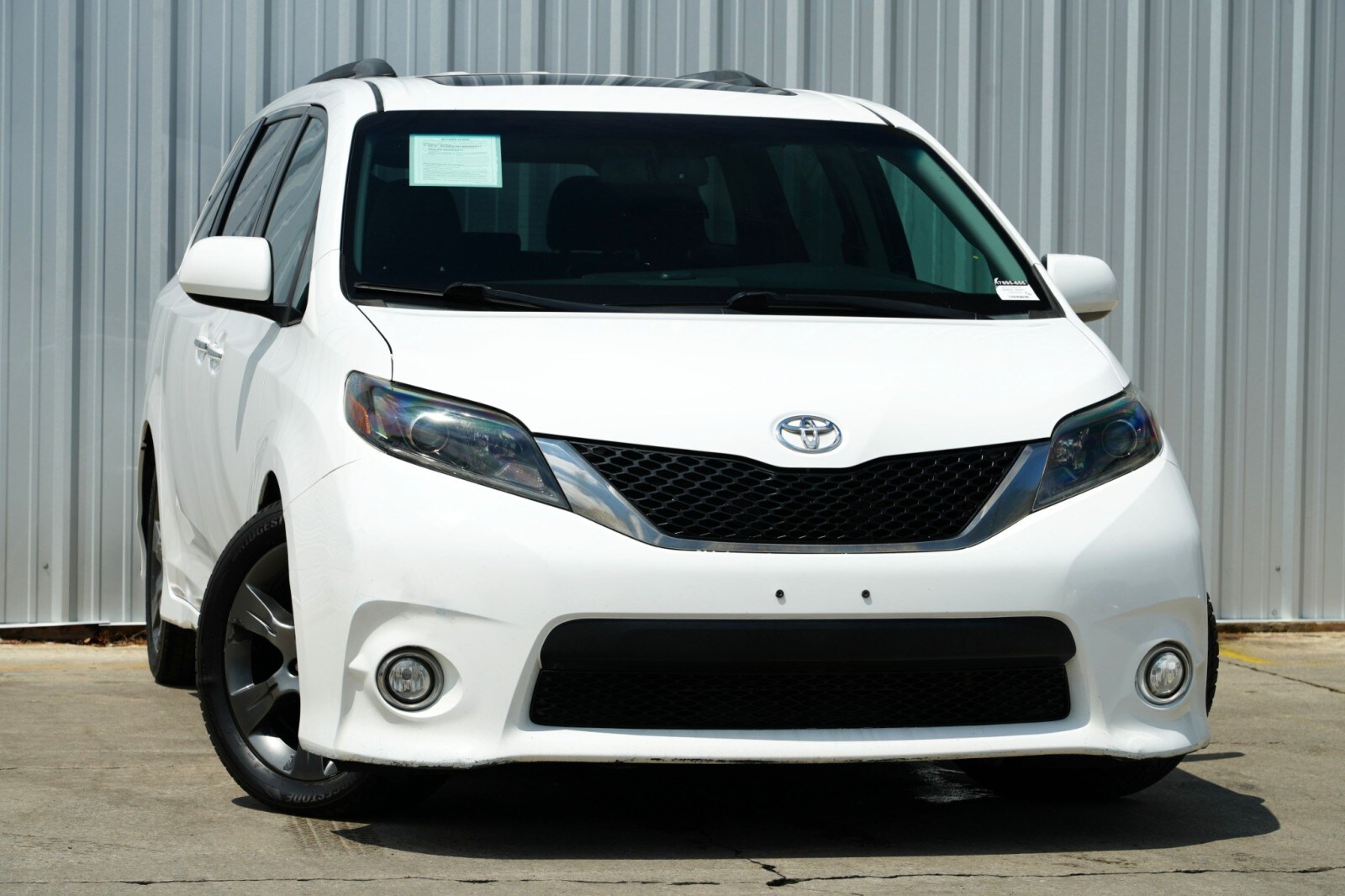 2015 Toyota Sienna SE photo 2