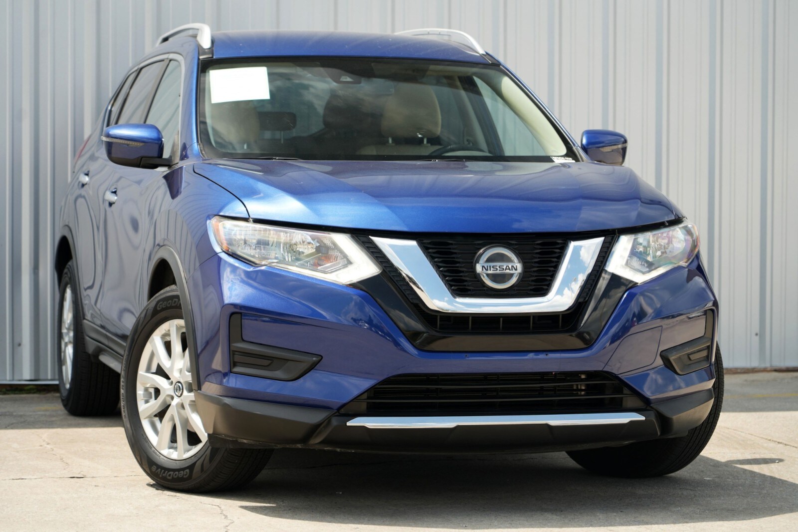 2020 Nissan Rogue SV photo 2