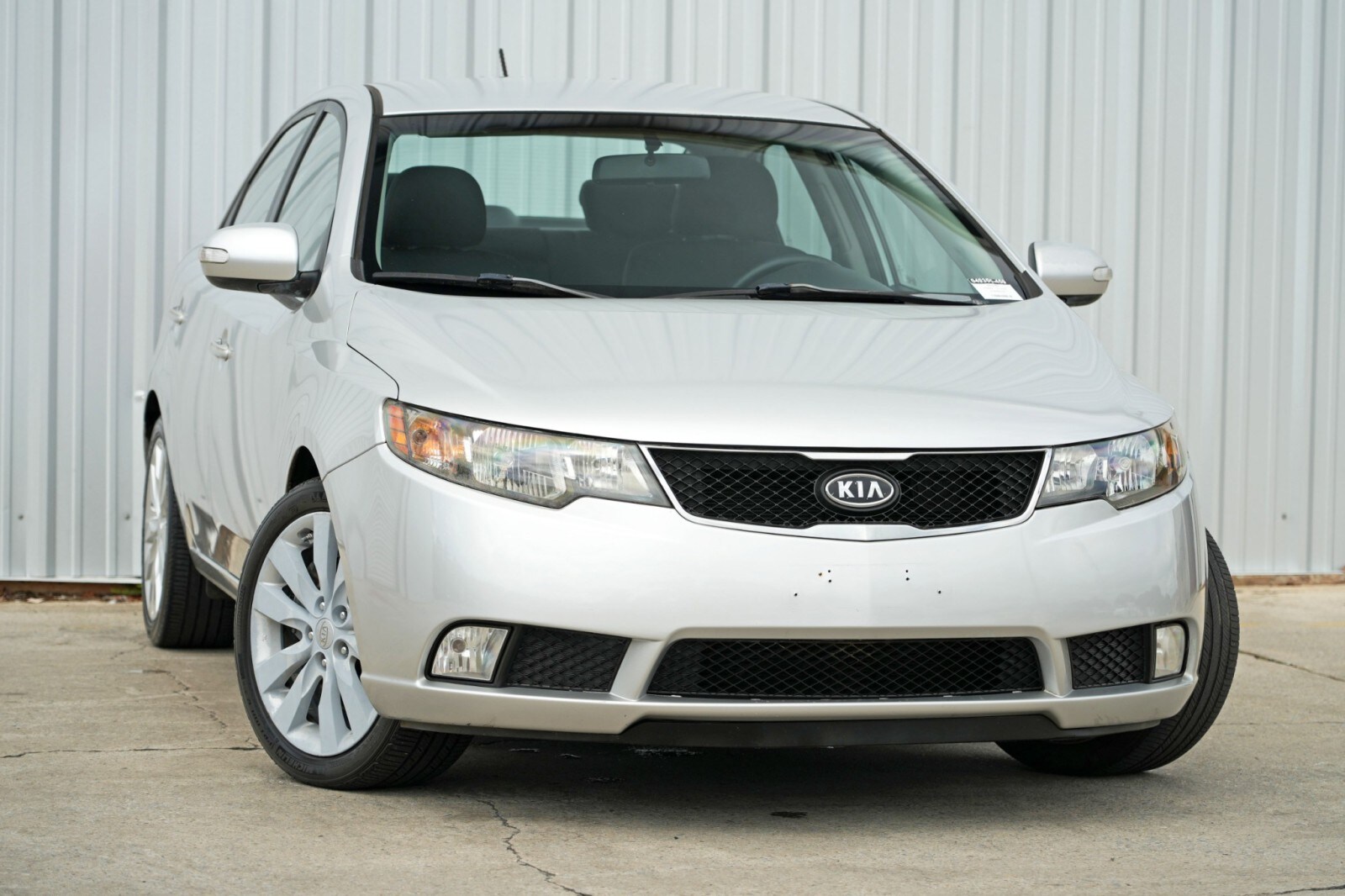 2010 Kia Forte SX photo 2