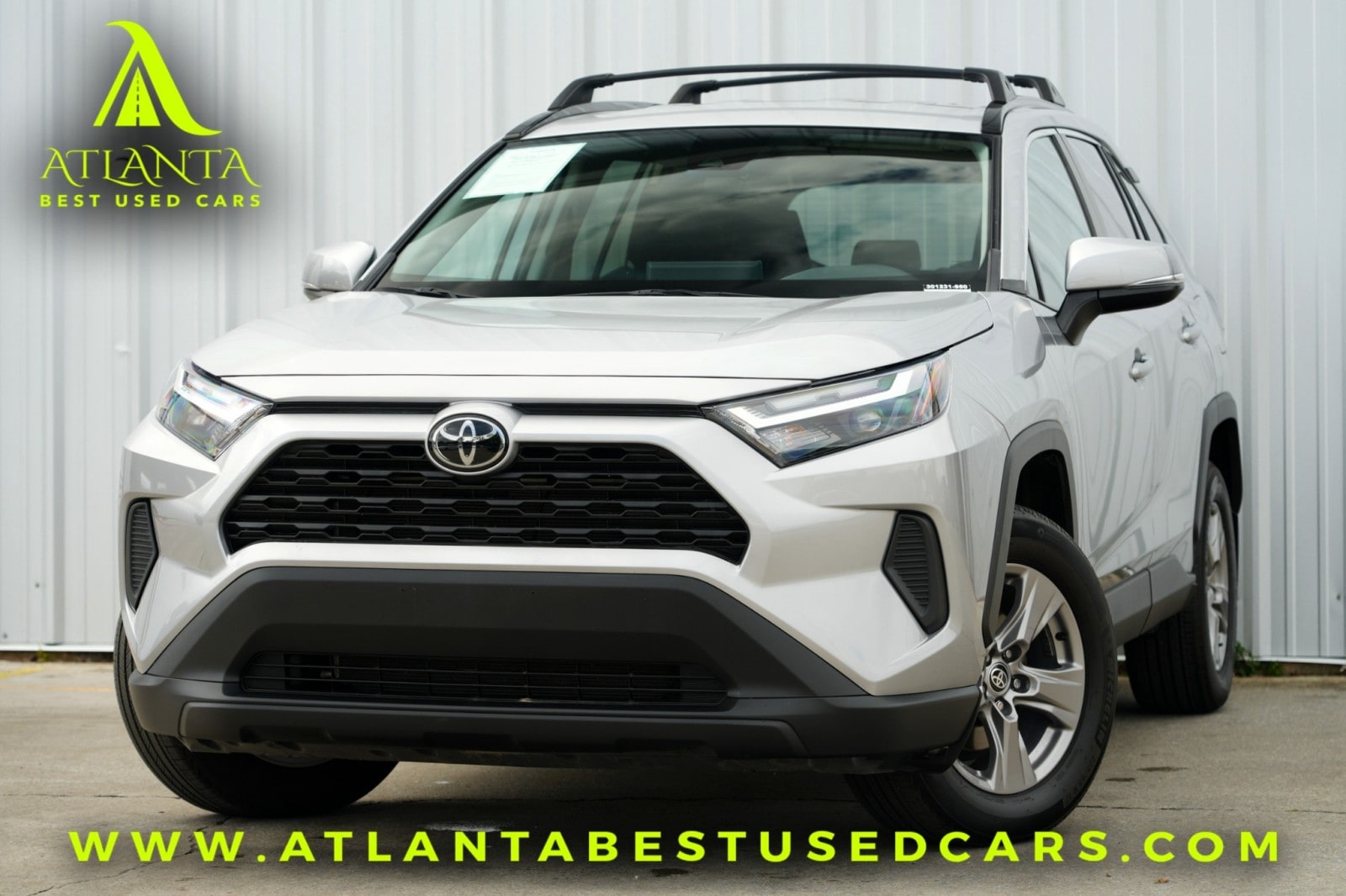 2024 Toyota RAV4 XLE's photo