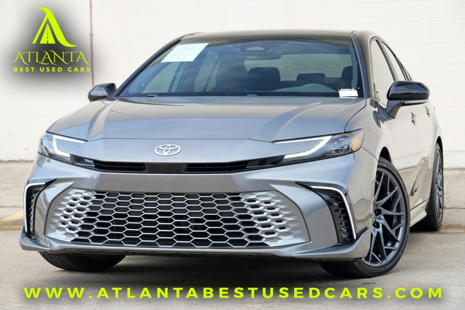 2025 Toyota Camry XSE Hybrid's photo
