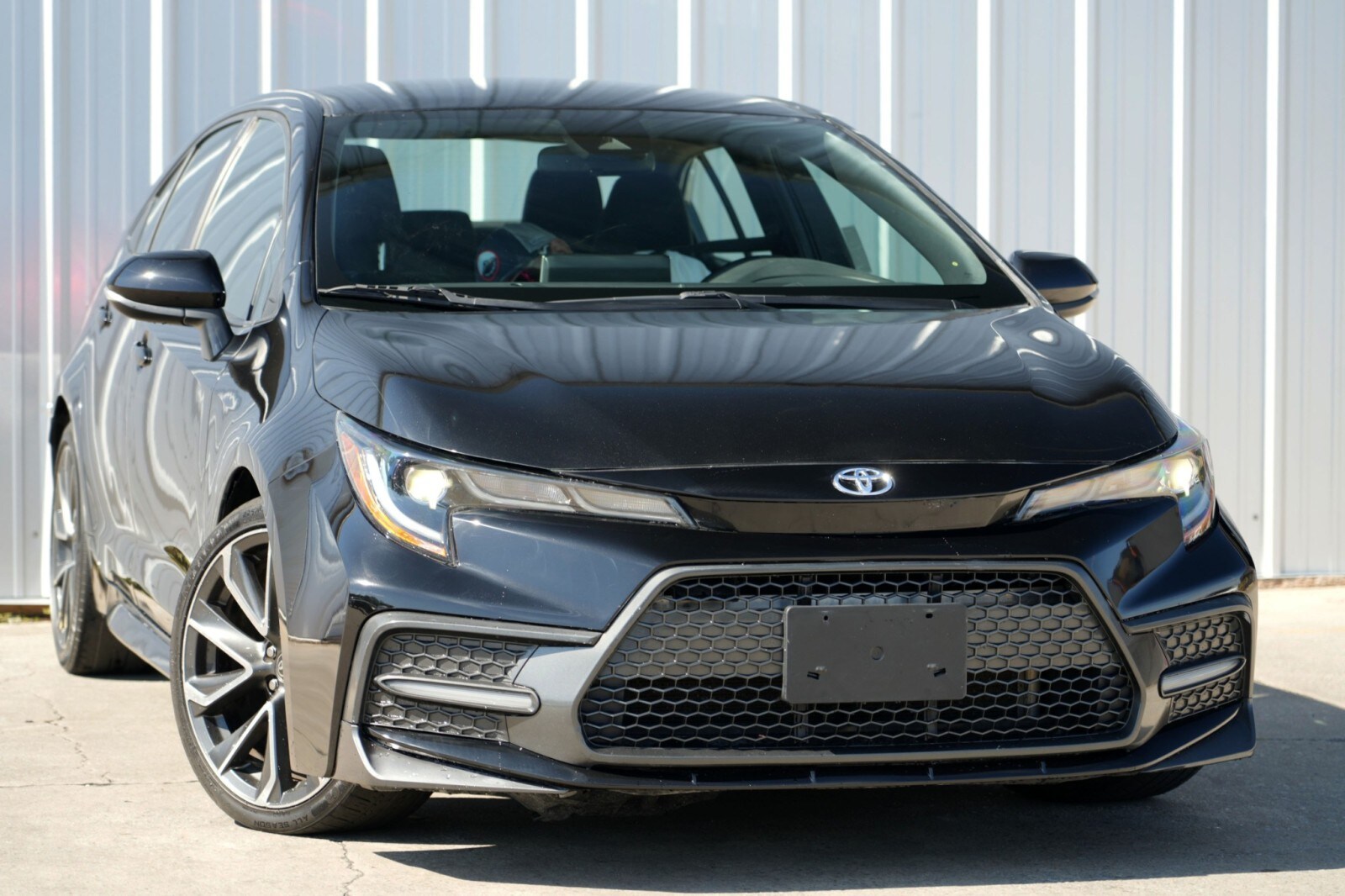 2020 Toyota Corolla SE photo 2