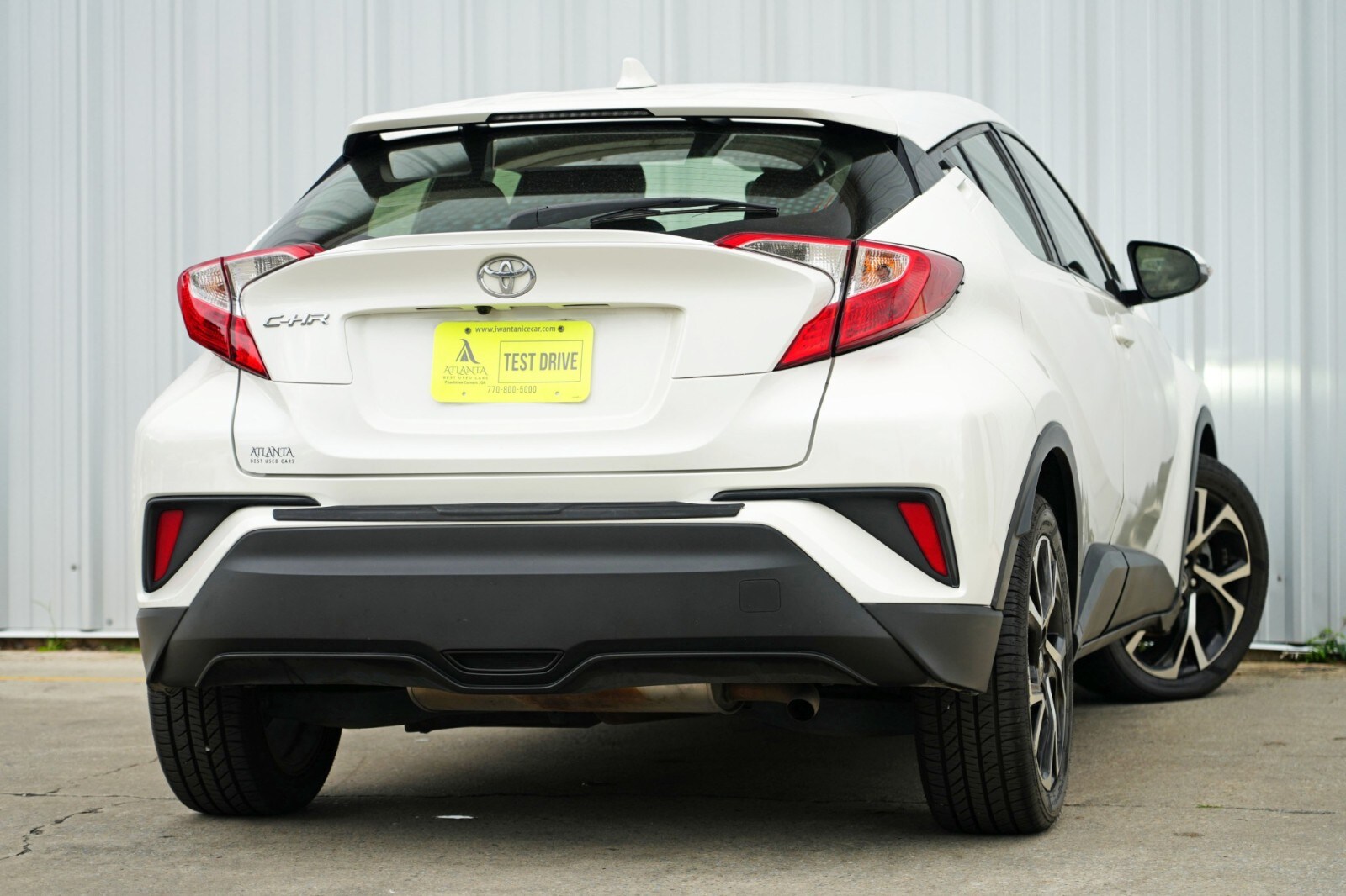2020 Toyota C-HR XLE photo 3