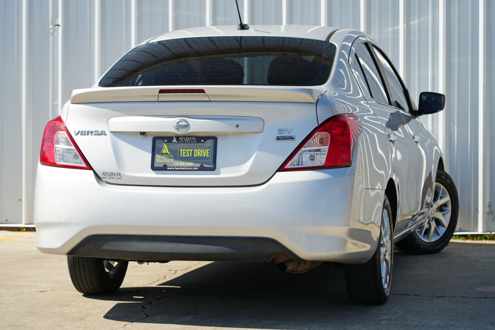 2018 Nissan Versa SV photo 3