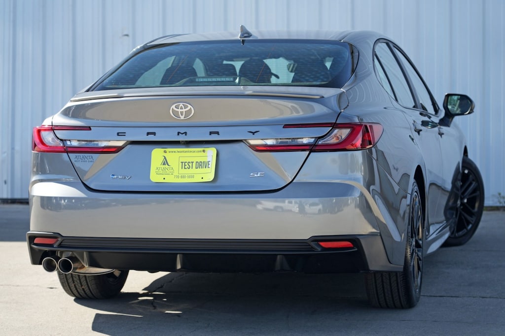 Used 2025 Toyota Camry SE w/ Convenience Package Sedan