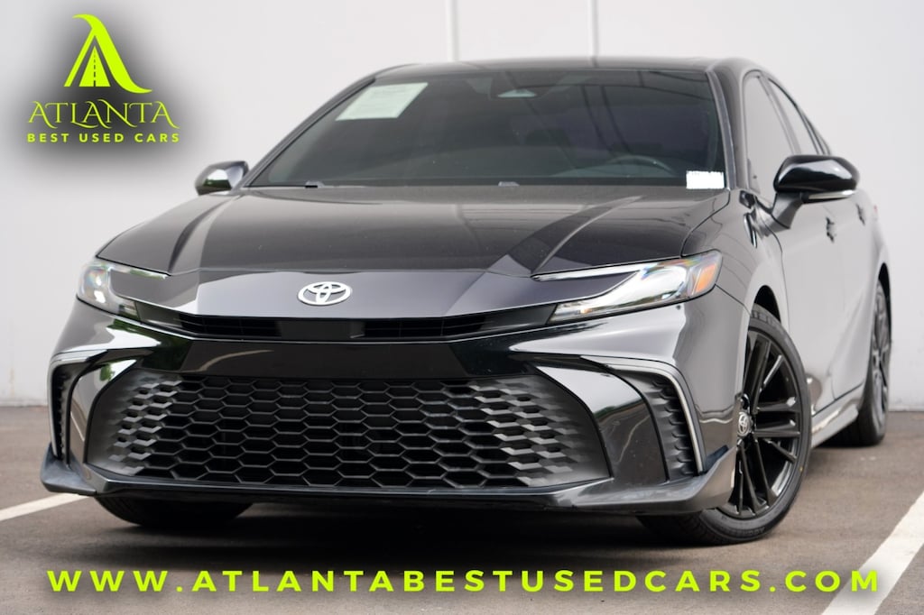 Used 2025 Toyota Camry SE w/ Convenience Package Sedan
