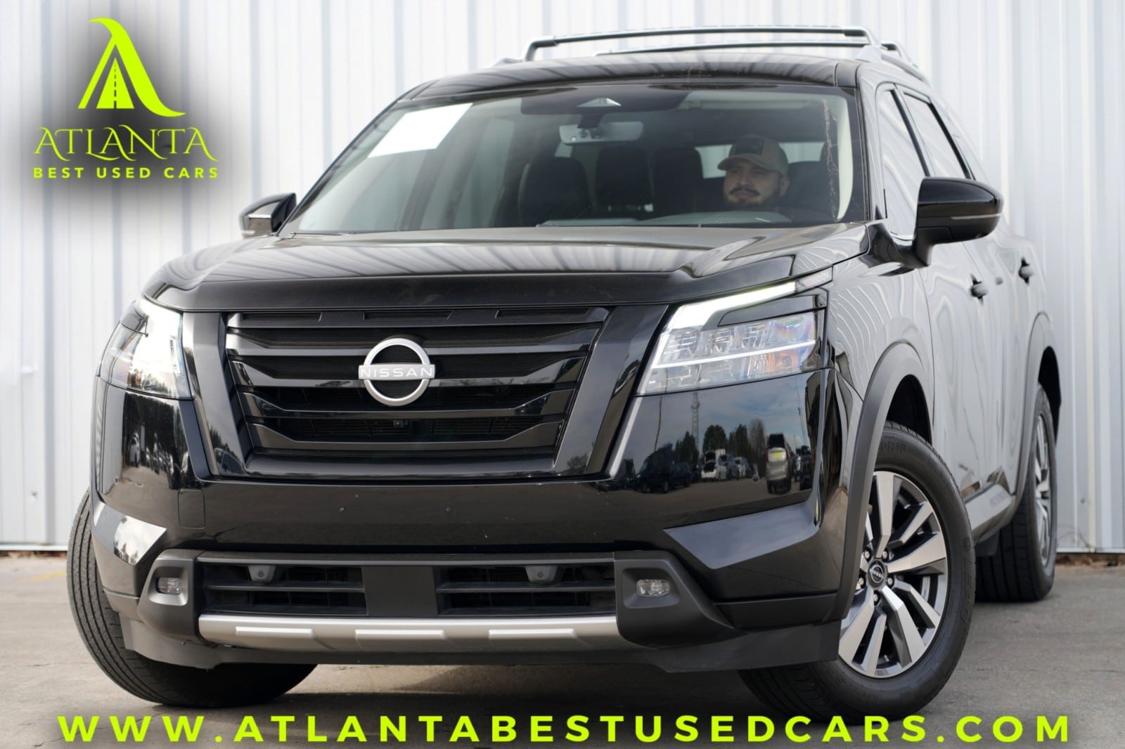 2023 Nissan Pathfinder SL's photo
