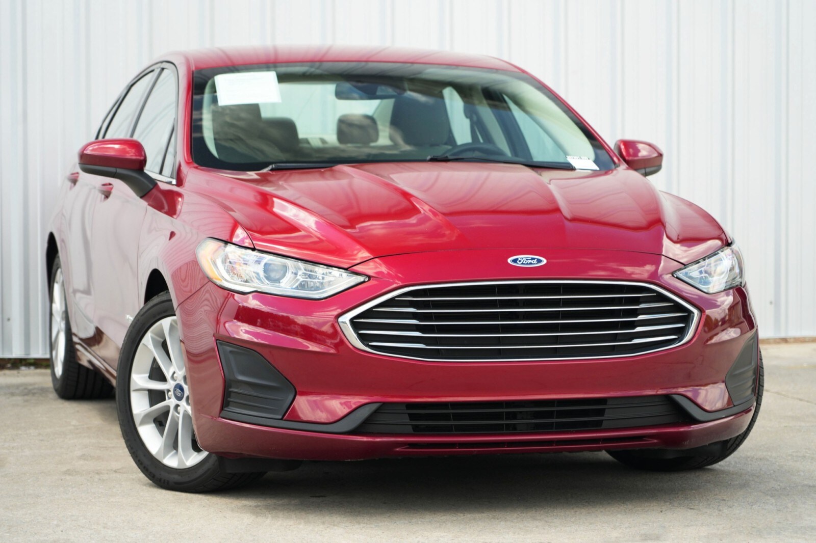 2019 Ford Fusion SE Hybrid photo 2