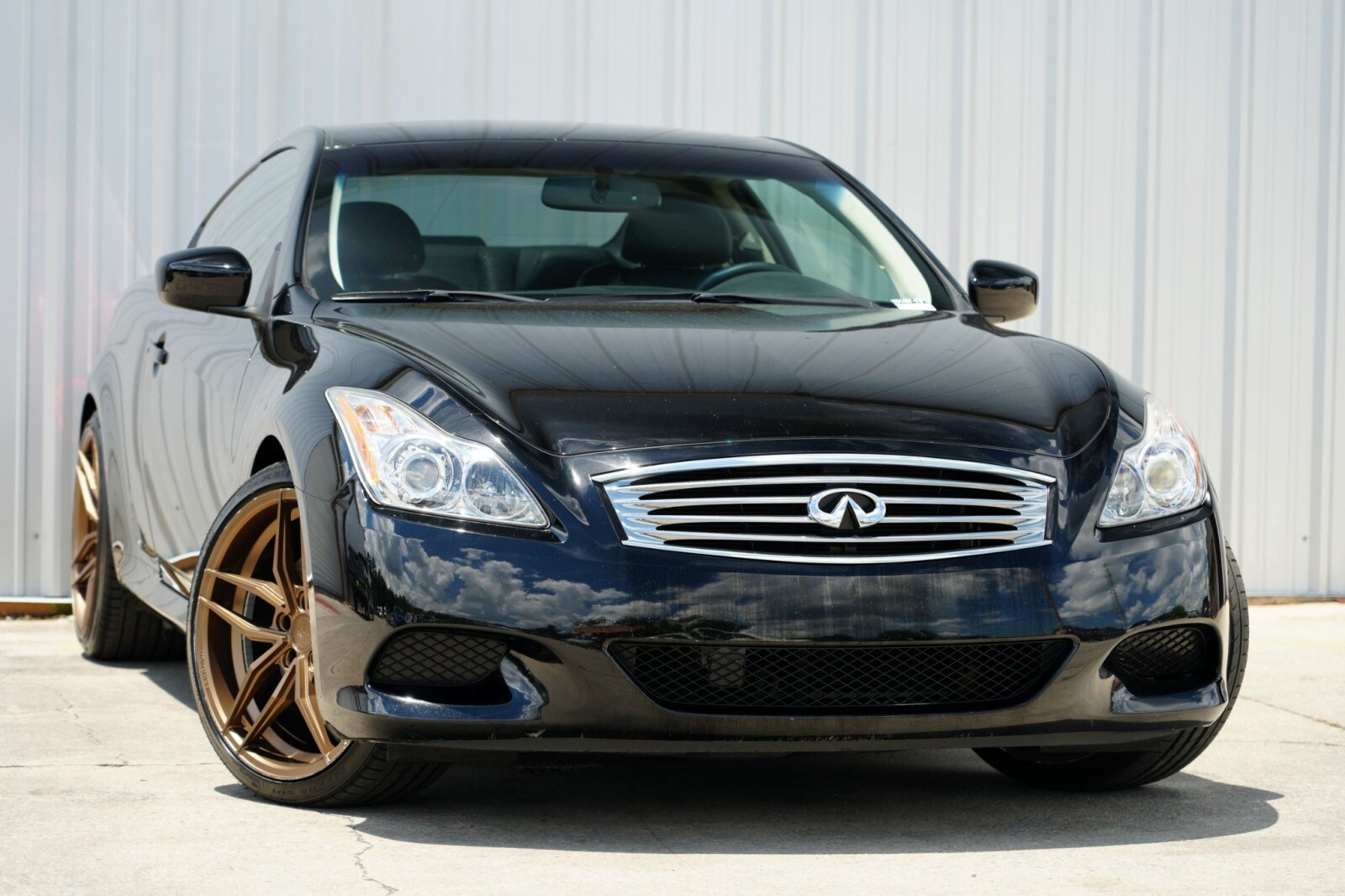 2010 Infiniti G37 Journey Sport photo 2