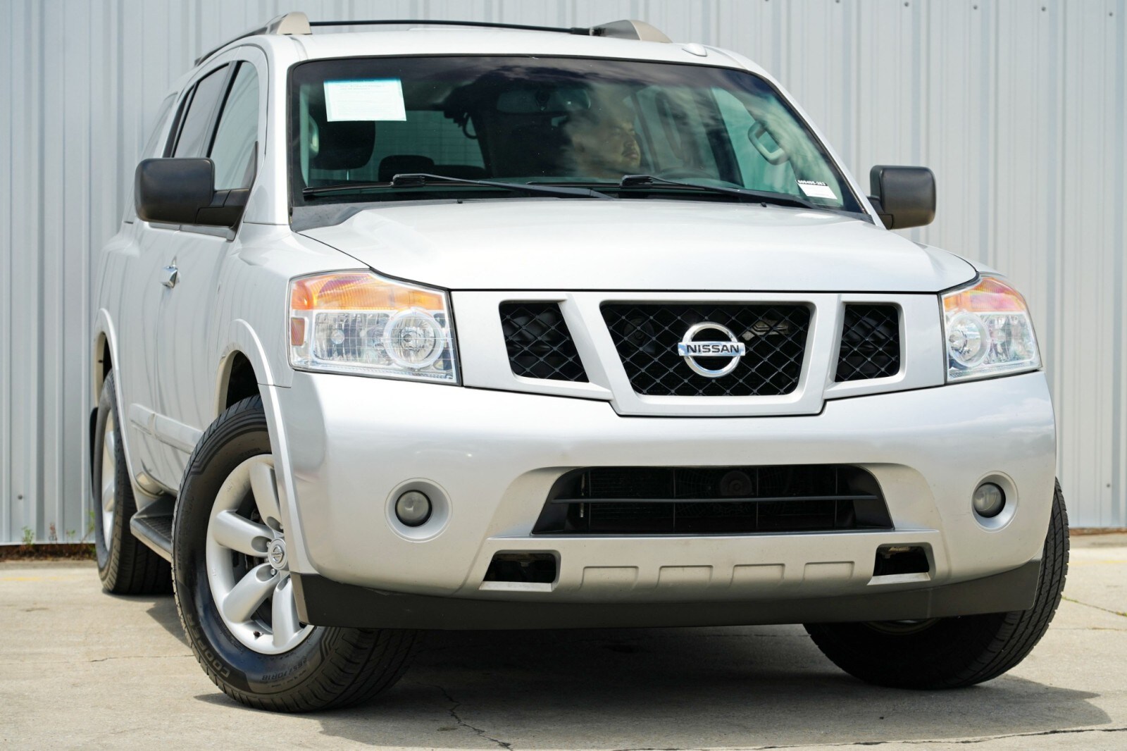 2014 Nissan Armada SV photo 2