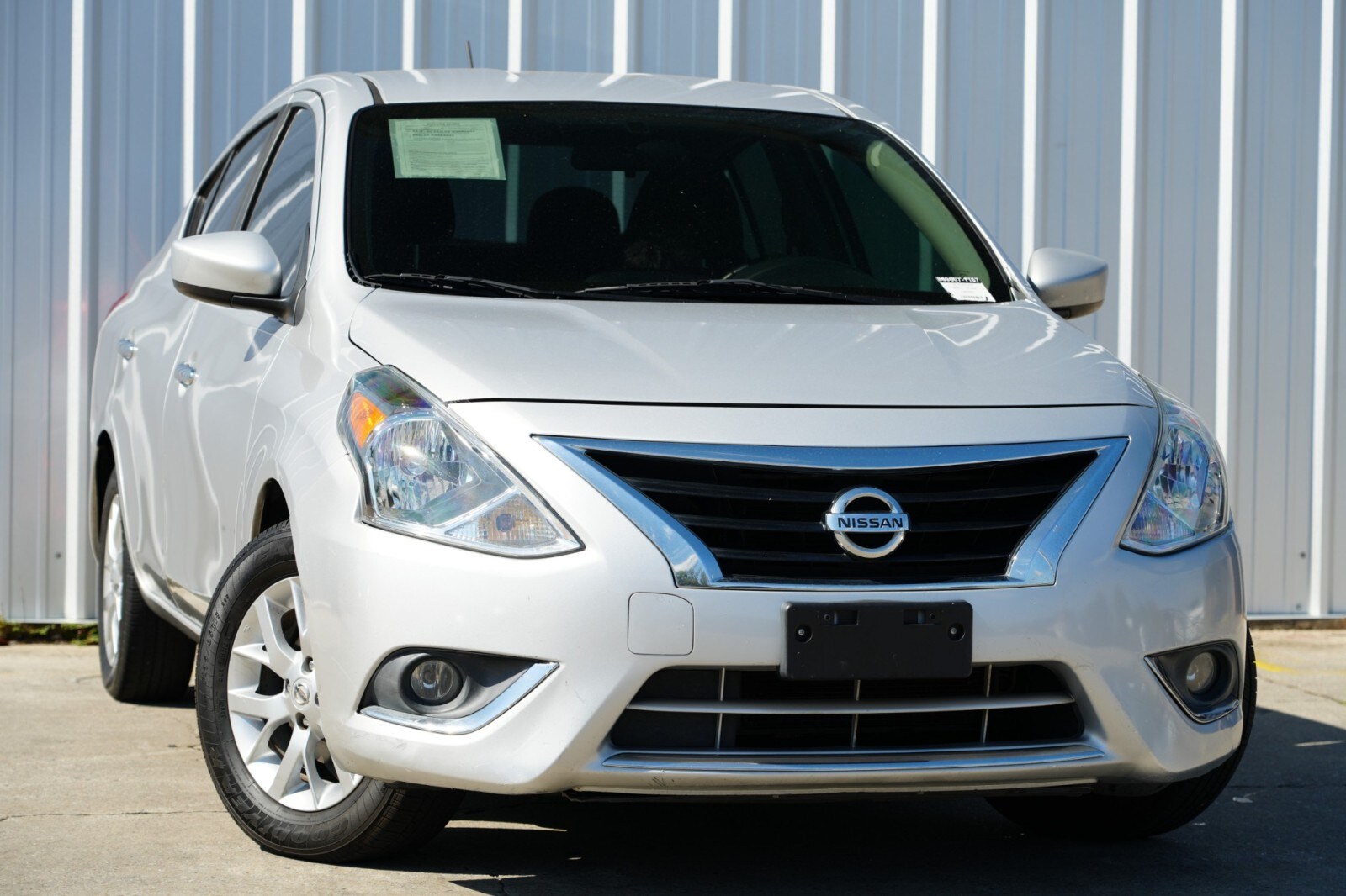 2018 Nissan Versa SV photo 2