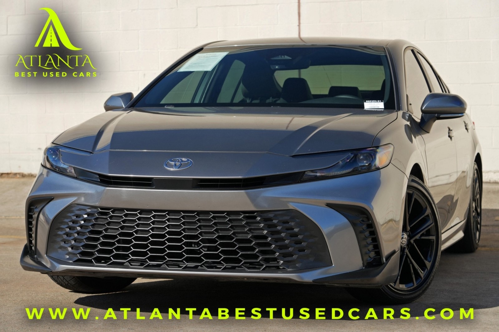 2025 Toyota Camry SE Hybrid's photo