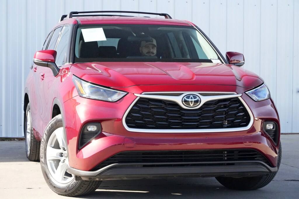 Used 2022 Toyota Highlander LE SUV