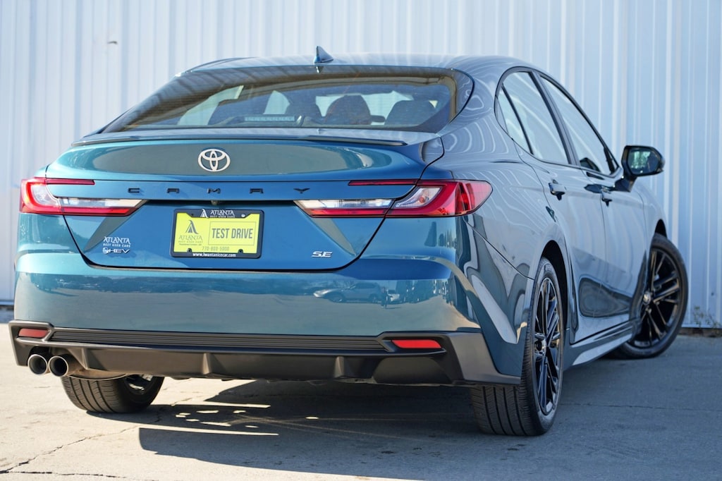 Used 2025 Toyota Camry SE w/ Convenience Package Sedan
