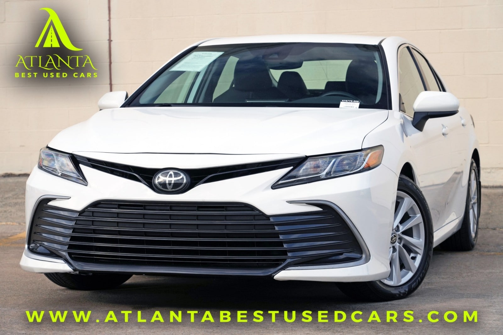2022 Toyota Camry LE's photo