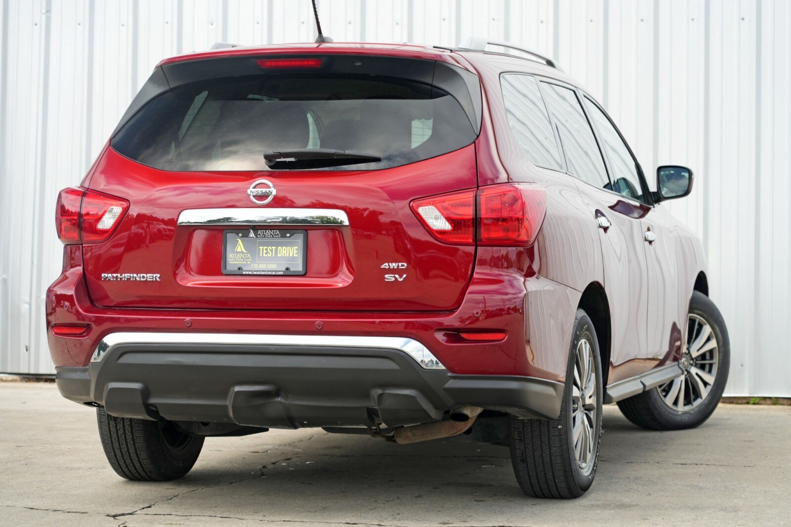 2018 Nissan Pathfinder SV photo 2