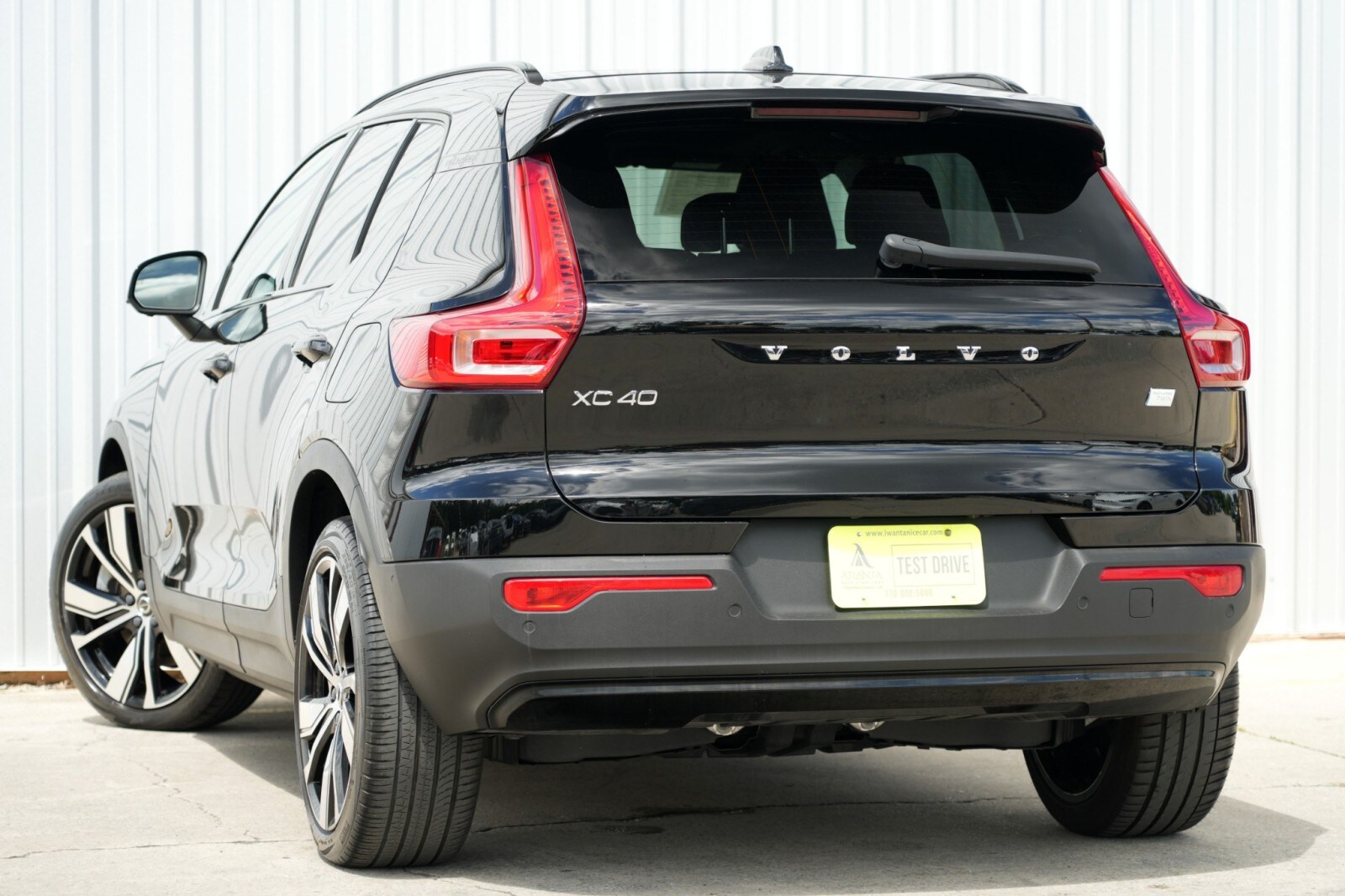 2022 Volvo XC40 Recharge Twin Plus photo 4