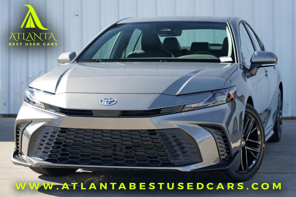 Used 2025 Toyota Camry SE w/ Convenience Package Sedan