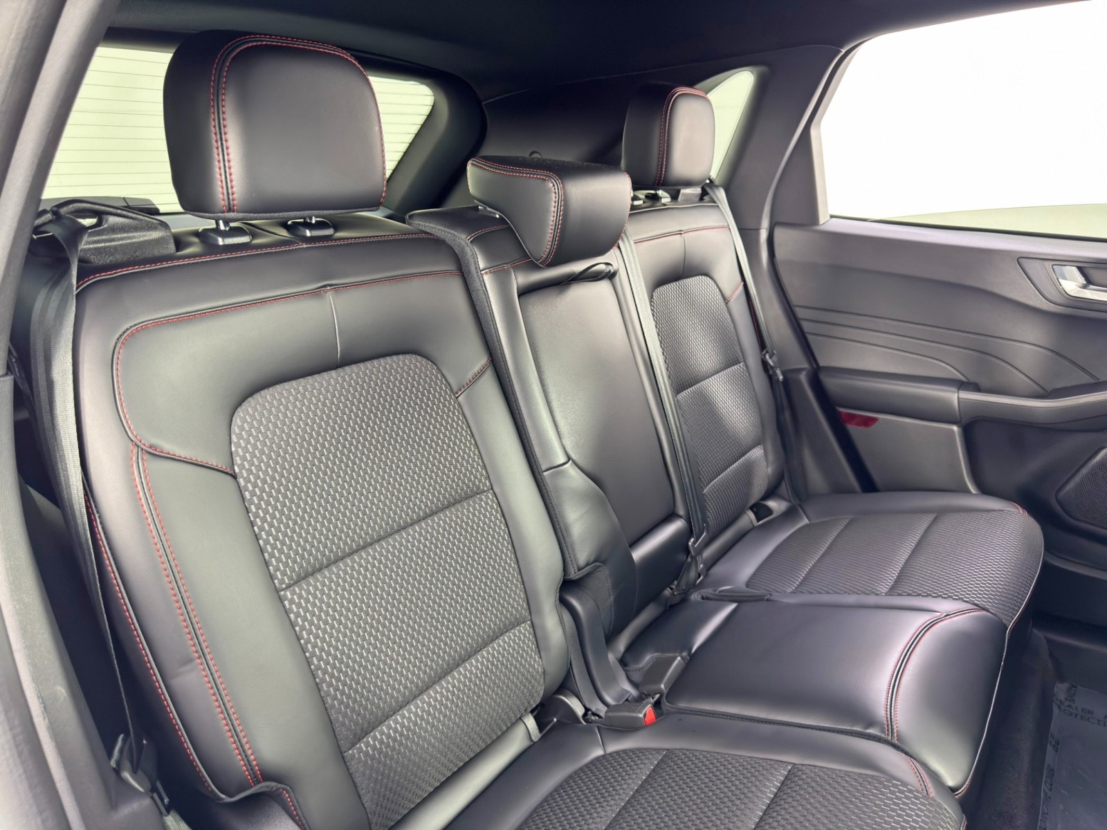 2024 Ford Escape ST-Line Select - Photo 33