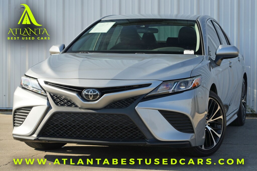 Used 2019 Toyota Camry SE Sedan