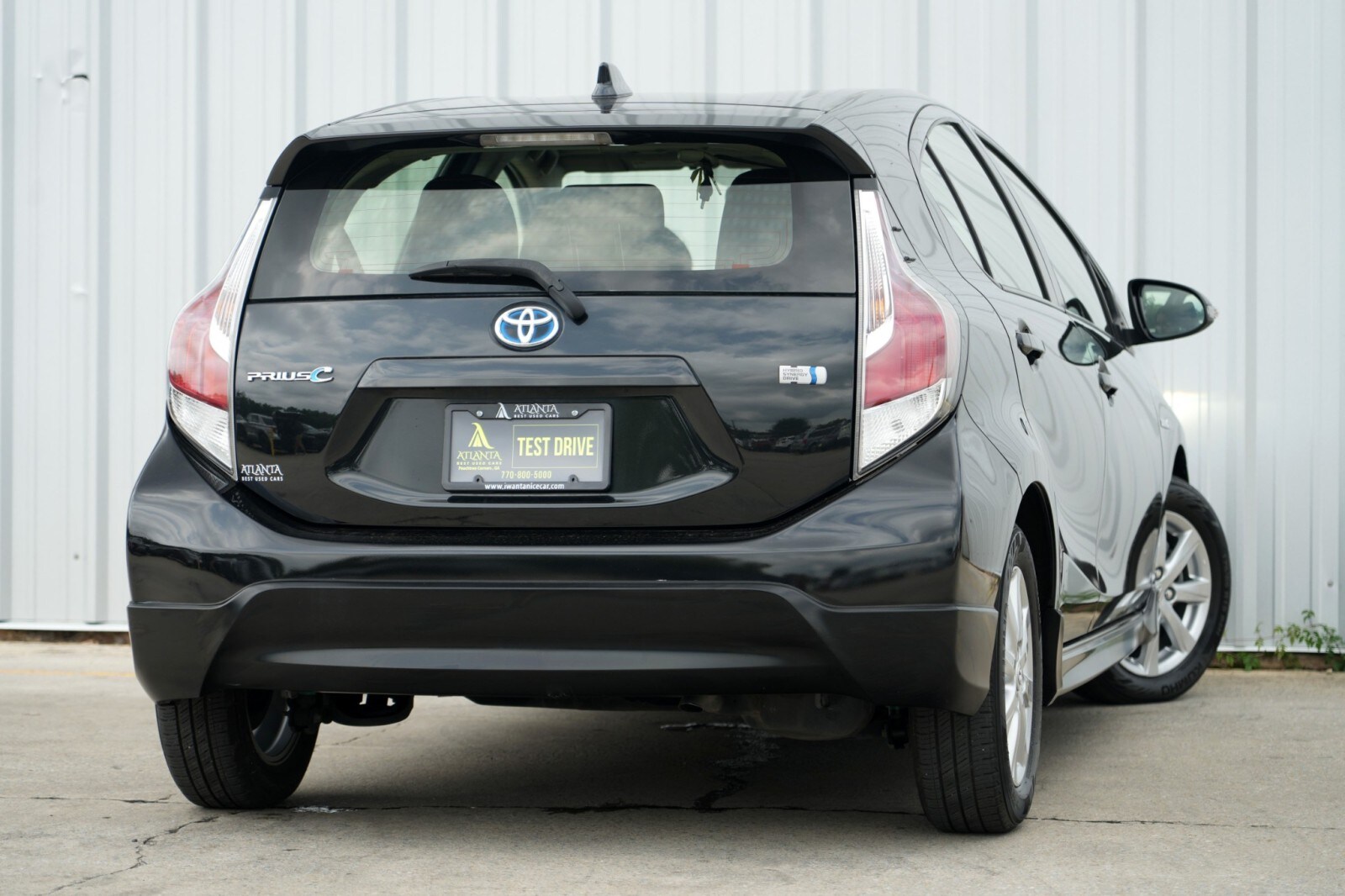 2017 Toyota Prius C Three photo 3