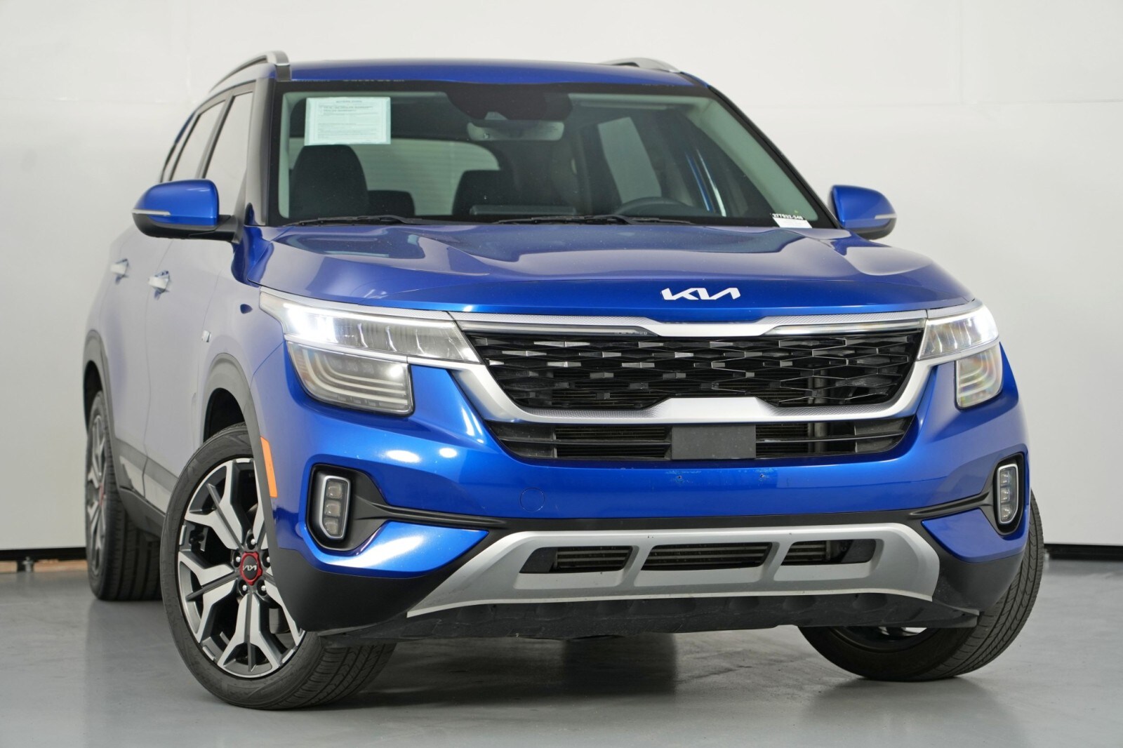 2022 Kia Seltos SX photo 2