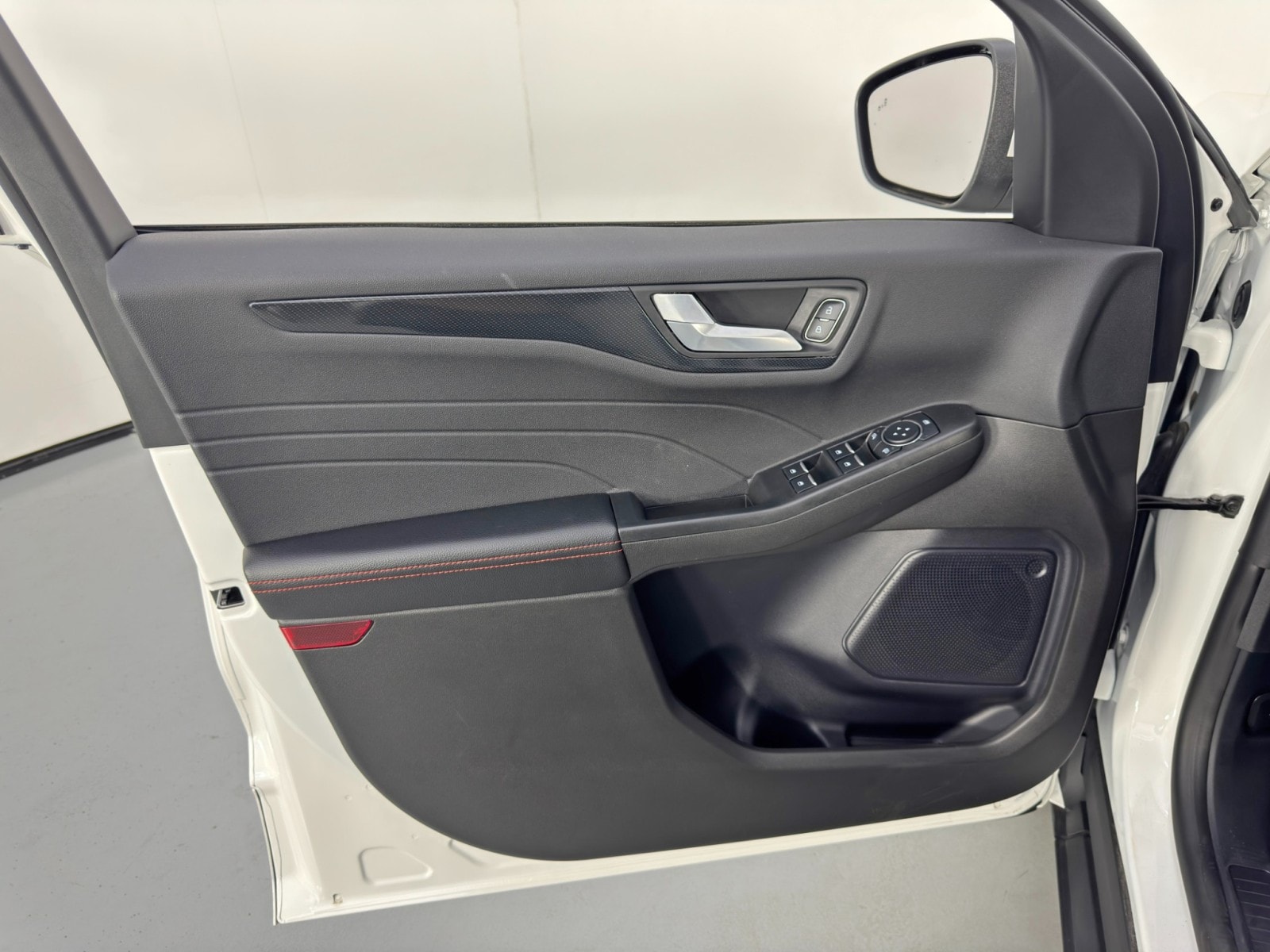 2024 Ford Escape ST-Line Select - Photo 36