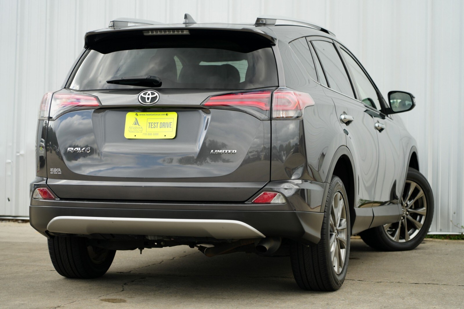 2018 Toyota RAV4 Limited Platinum photo 2