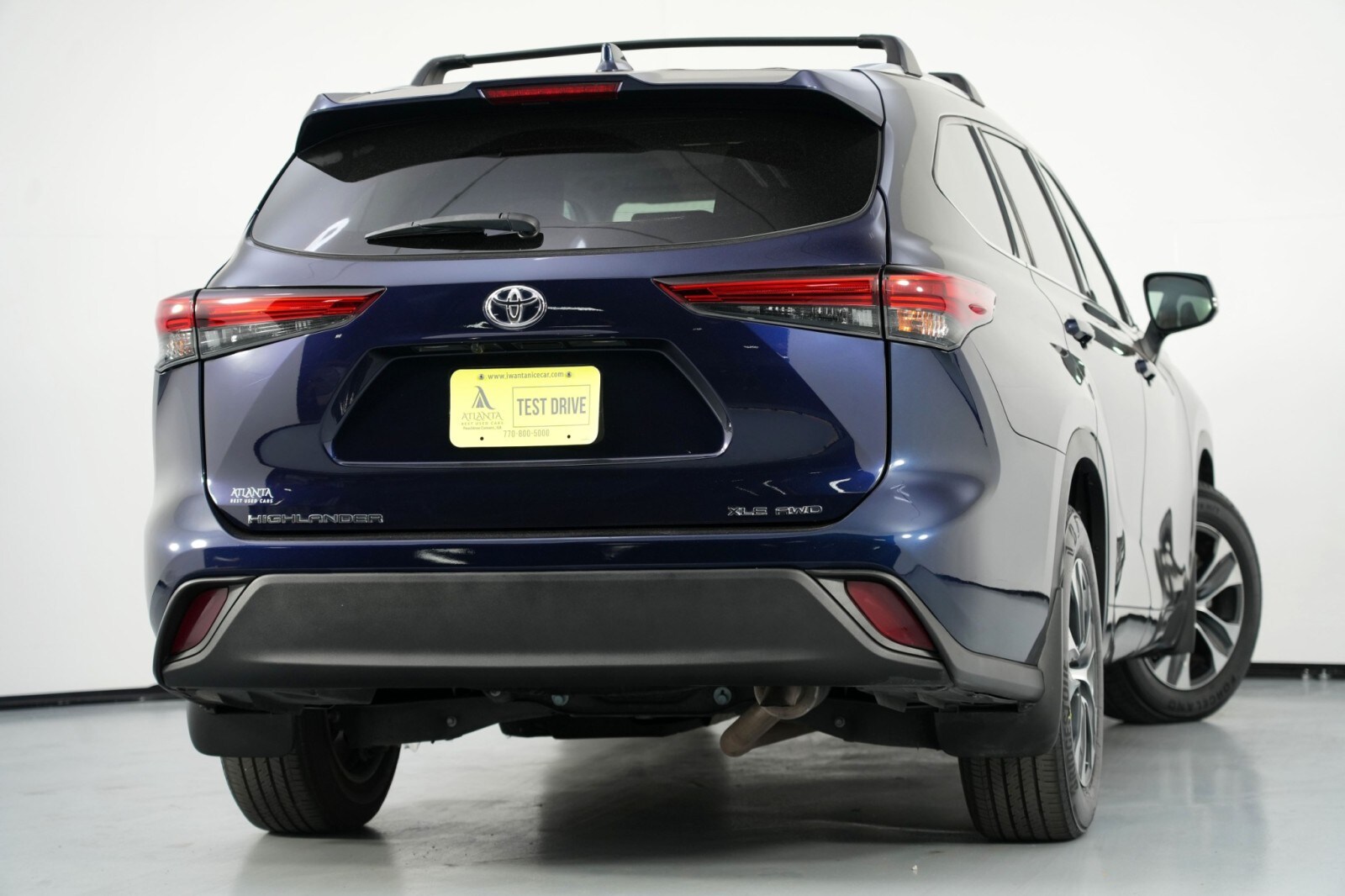 2021 Toyota Highlander XLE photo 2