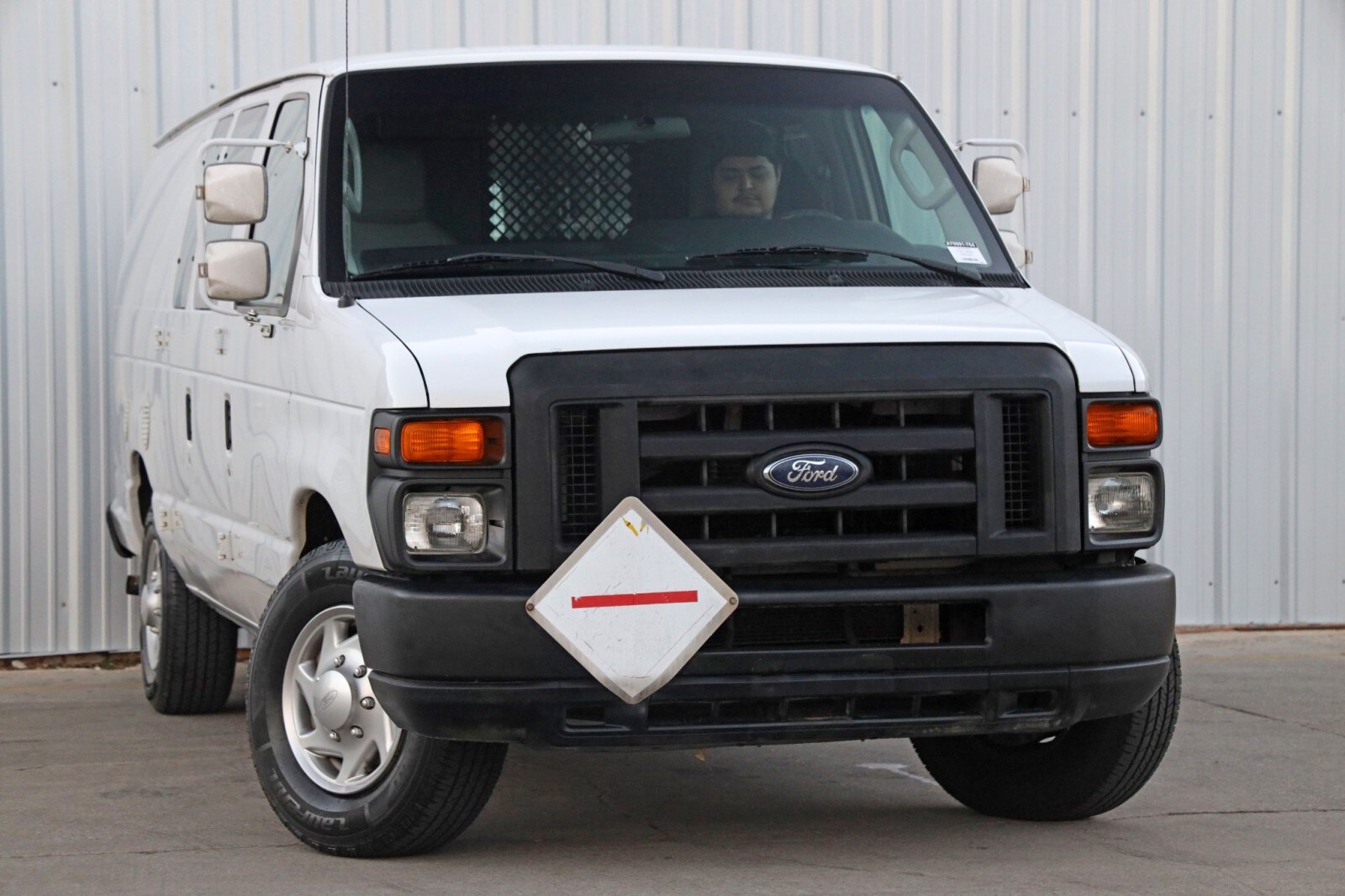 2010 Ford E-350 Cargo photo 2