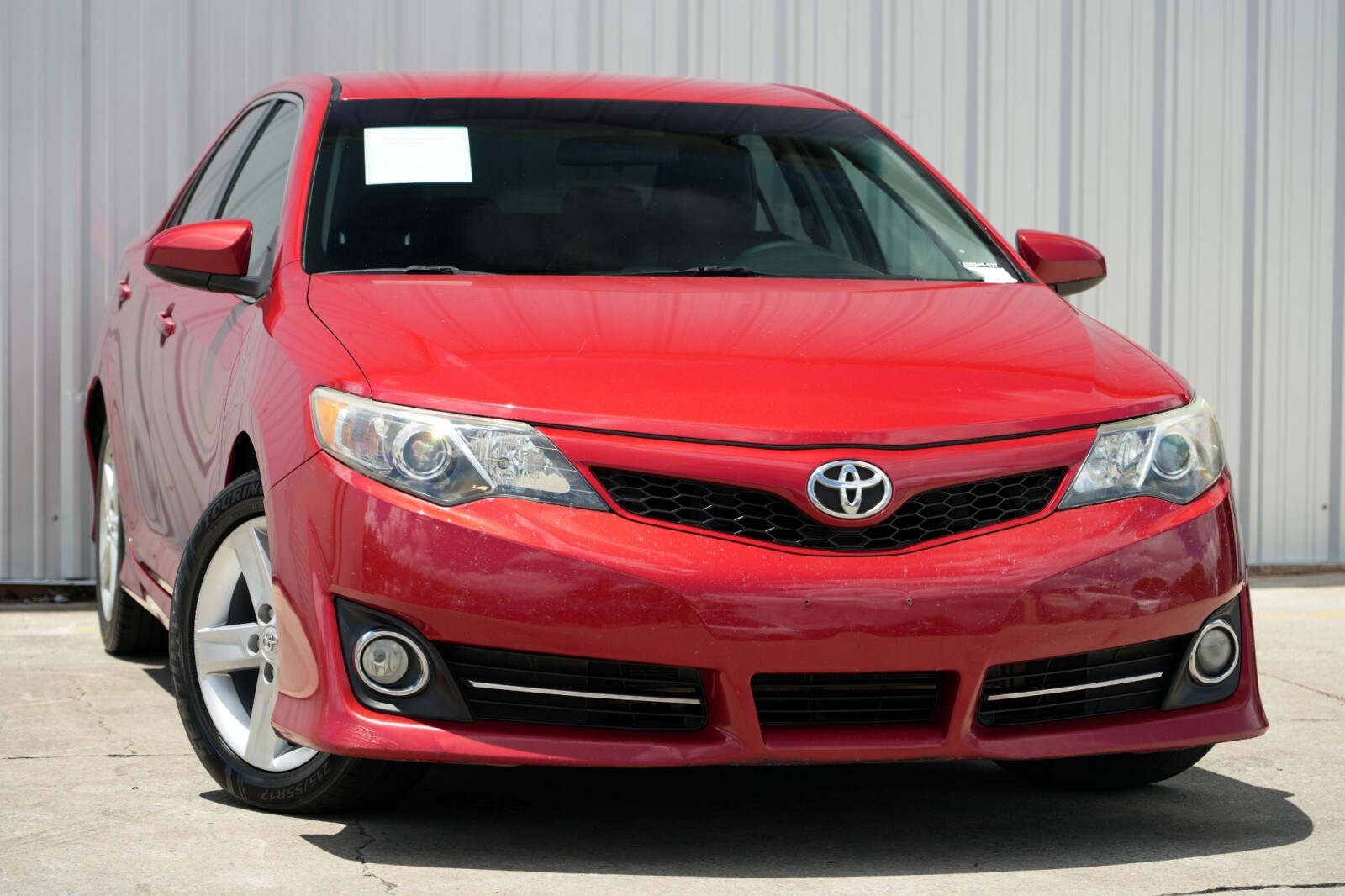2014 Toyota Camry SE photo 2