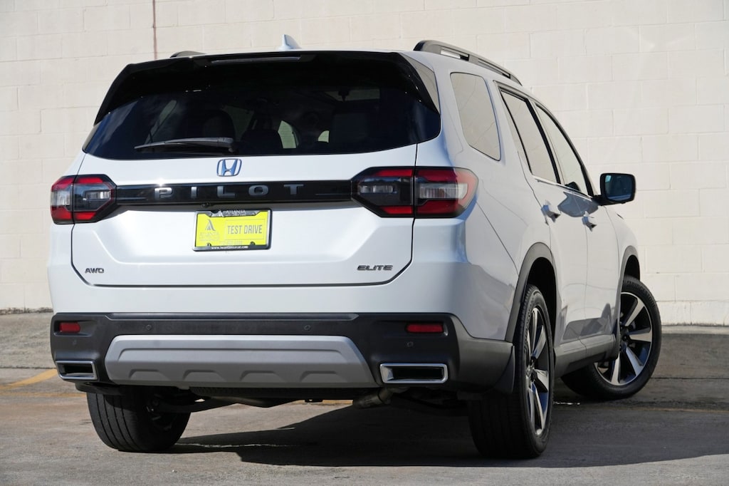 Used 2023 Honda Pilot Elite SUV