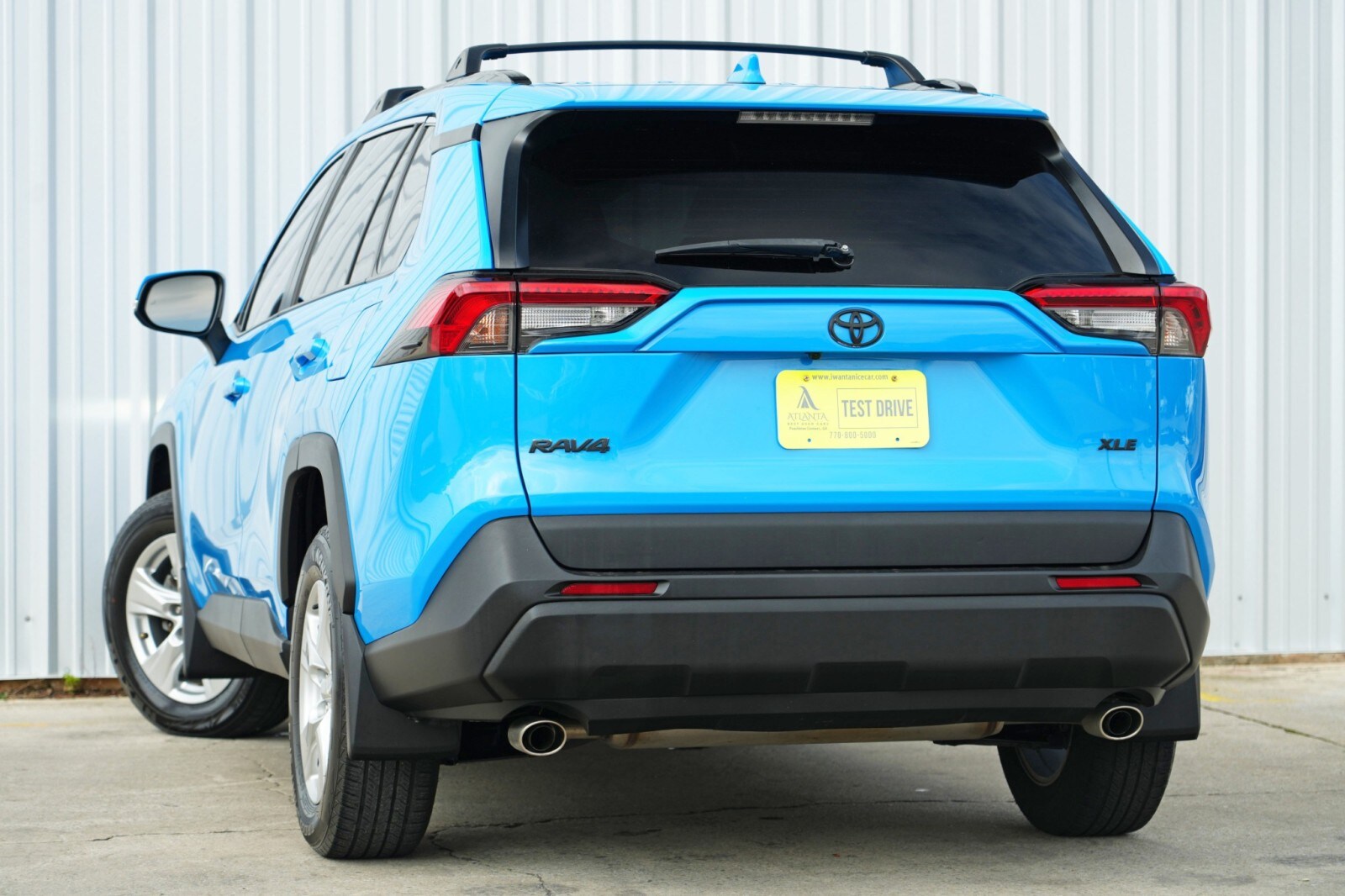 2020 Toyota RAV4 XLE photo 4
