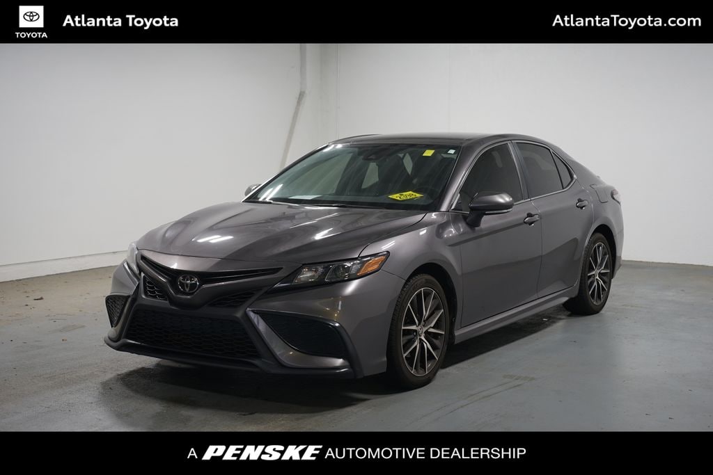 2023 Toyota Camry SE's photo