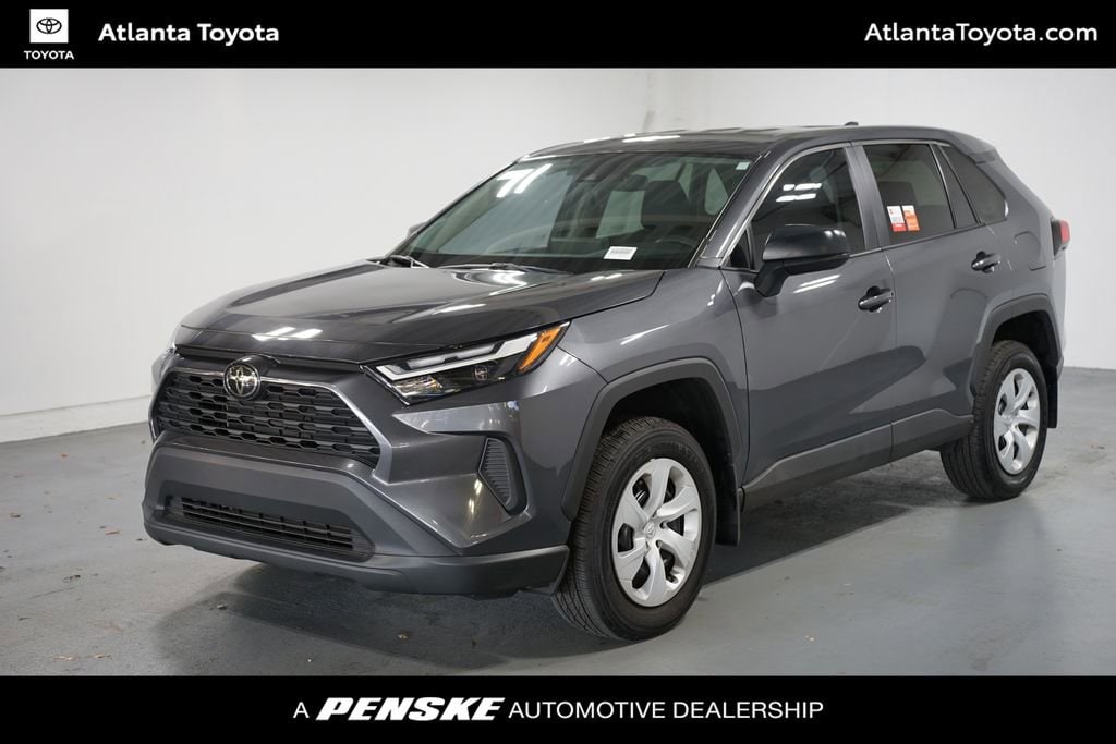2024 Toyota RAV4 LE's photo