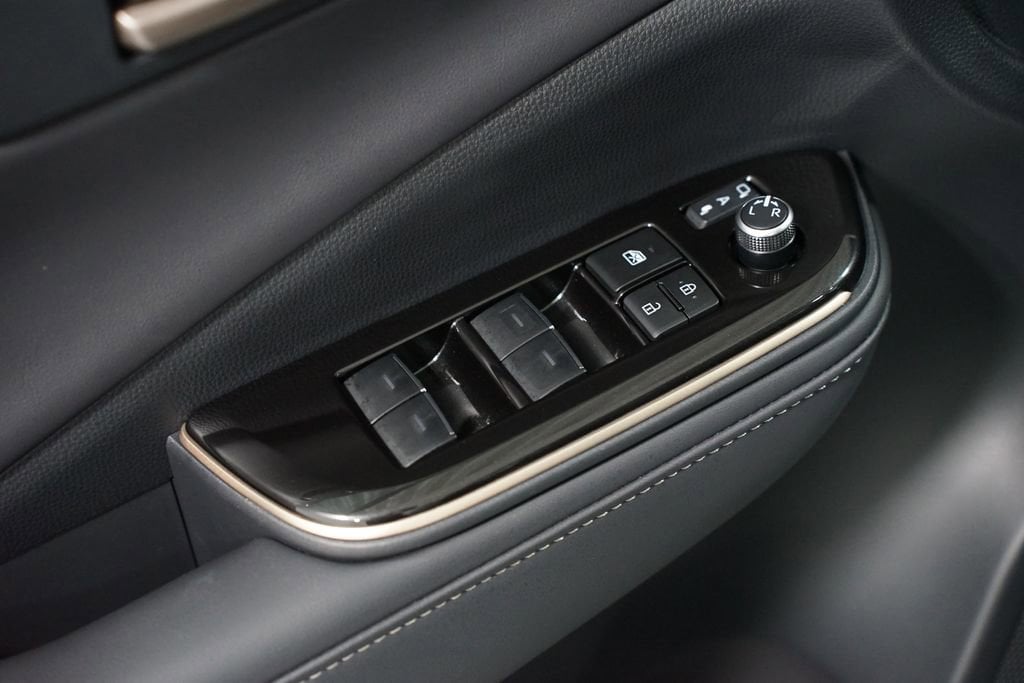 2025 Toyota Crown Signia Limited - Photo 33