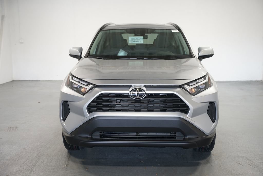 2025 Toyota RAV4 Hybrid XLE photo 2